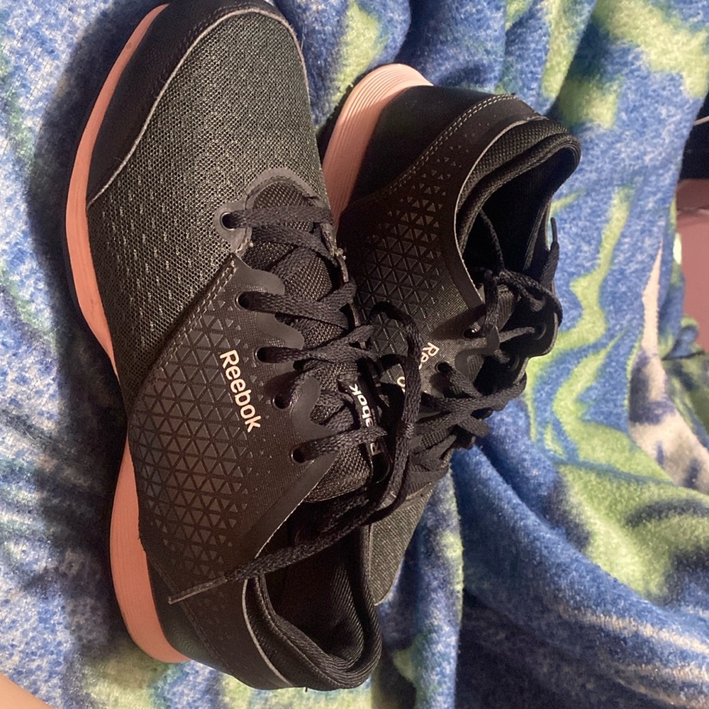 Reebok EasyTone size 8 1/2 excellent condition
